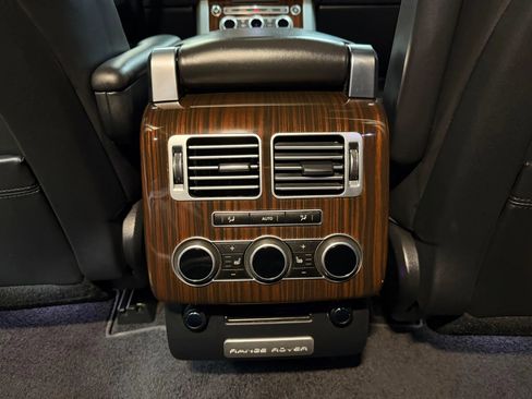 Used 2014 Land Rover Range Rover HSE image 13