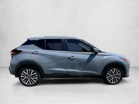 Used 2022 Nissan Kicks SV FWD image 5