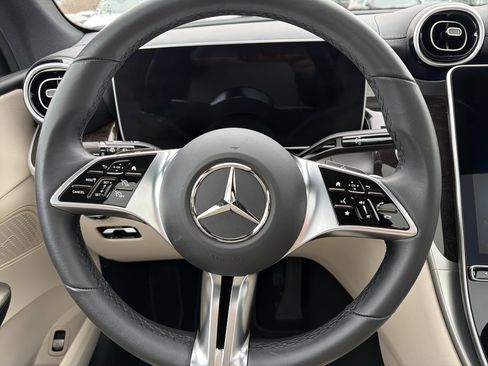 Used 2025 Mercedes-Benz GLC 300 4MATIC image 13