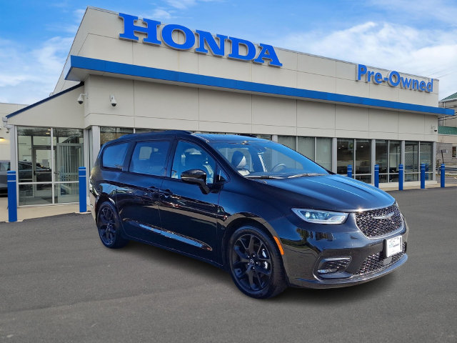 Used 2025 Chrysler Pacifica Limited FWD image 3