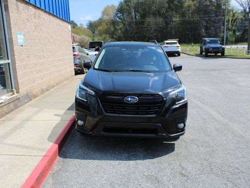 Used 2022 Subaru Forester Premium image 2