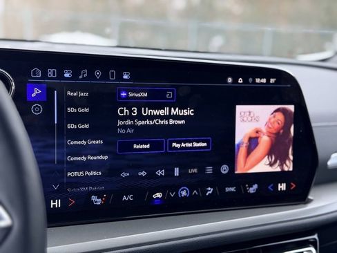 Used 2025 Chevrolet Traverse LT w/ Driver Confidence Package image 13