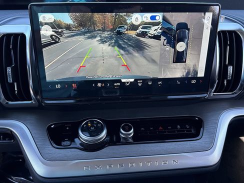 New 2025 Ford Expedition Platinum w/ Driver's Package image 7