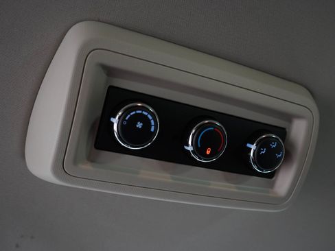 Used 2015 Dodge Grand Caravan SXT FWD image 17