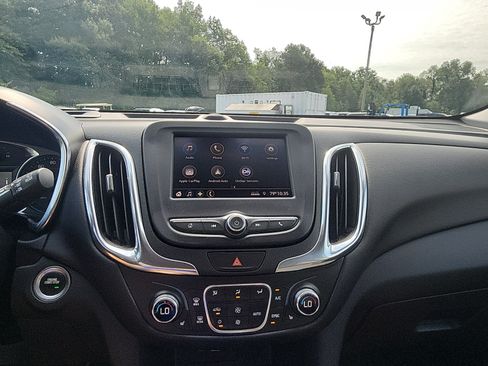 Used 2020 Chevrolet Equinox LT AWD/4WD image 17