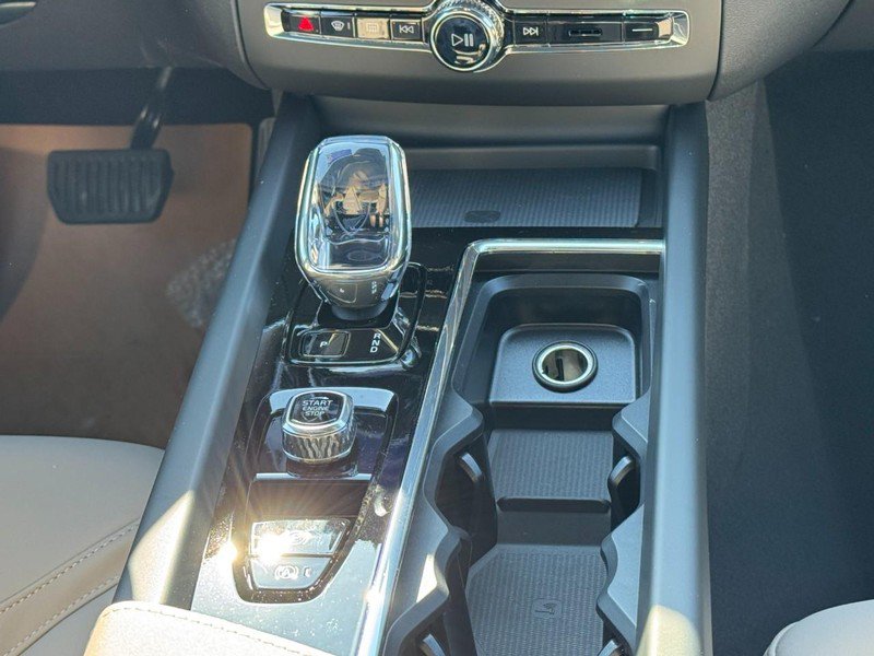 New 2026 Volvo XC60 B5 Plus w/ Protection Package Premier AWD/4WD image 9