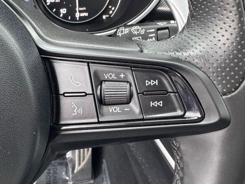 Used 2023 Alfa Romeo Stelvio Veloce image 22