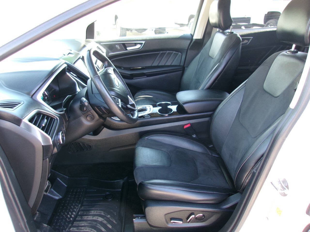 Used 2018 Ford Edge Sport w/ Equipment Group 401A AWD/4WD image 16