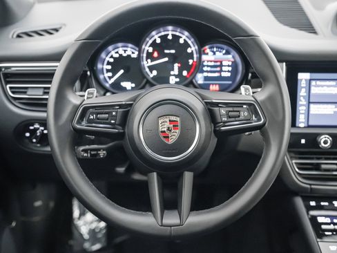 Certified 2025 Porsche Macan image 17