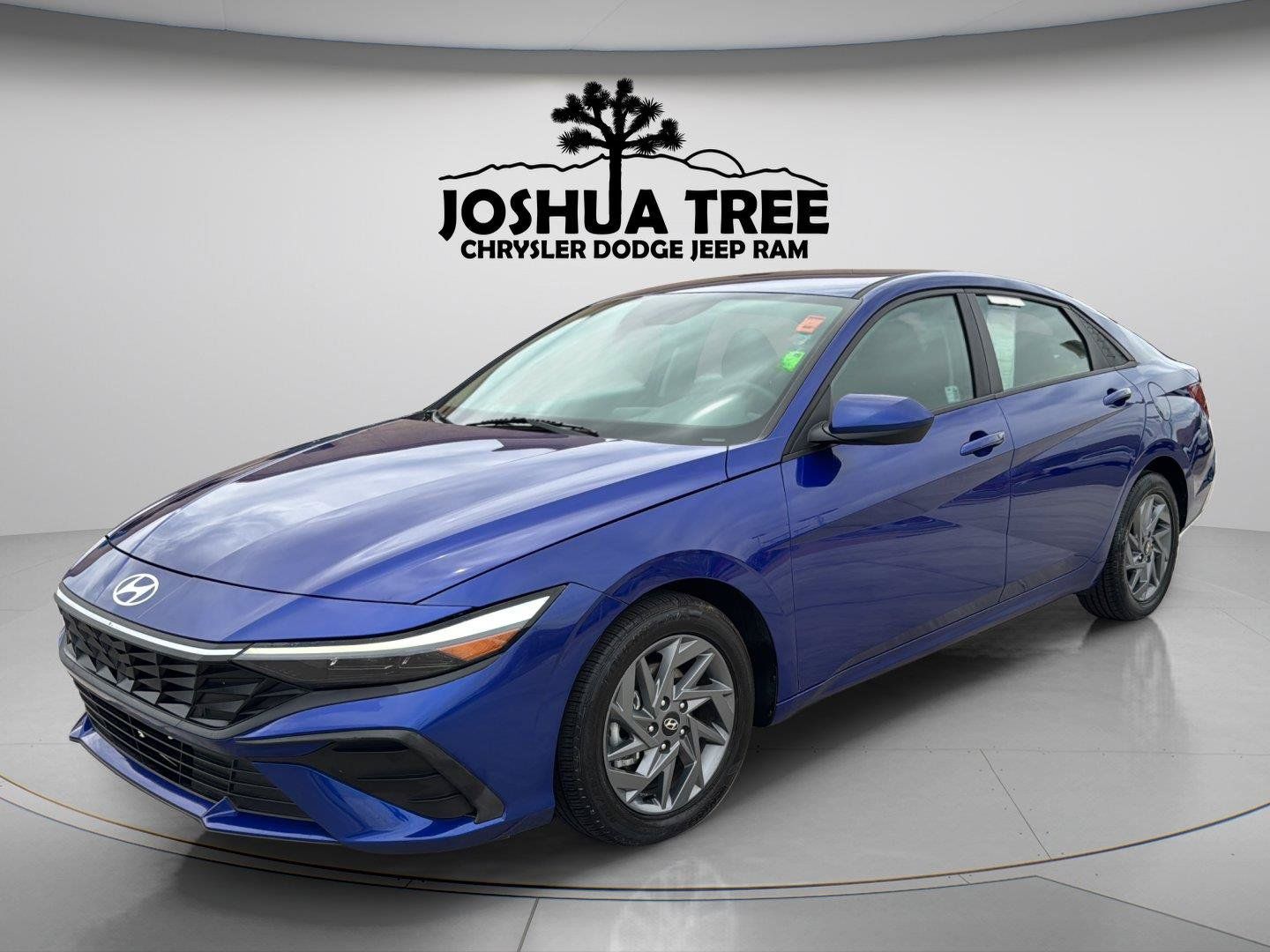 Used 2024 Hyundai Elantra SEL FWD image 3