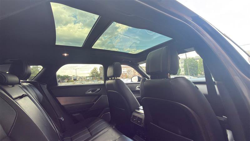 Used 2018 Land Rover Range Rover Velar R-Dynamic SE AWD/4WD image 16