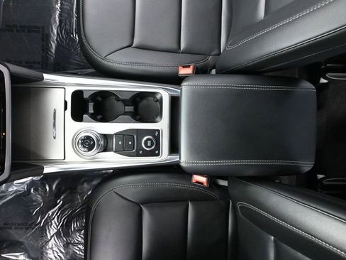 Used 2023 Ford Explorer XLT w/ Equipment Group 202A image 32