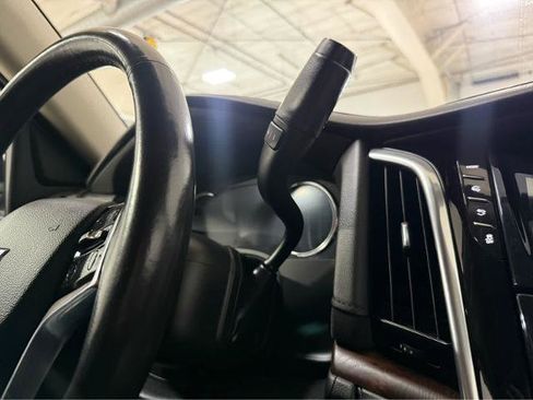 Used 2020 Cadillac Escalade Premium Luxury AWD/4WD image 25