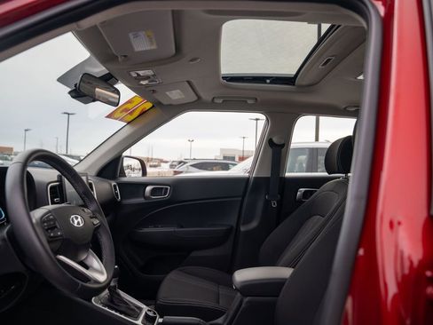 Certified 2025 Hyundai Venue SEL image 22