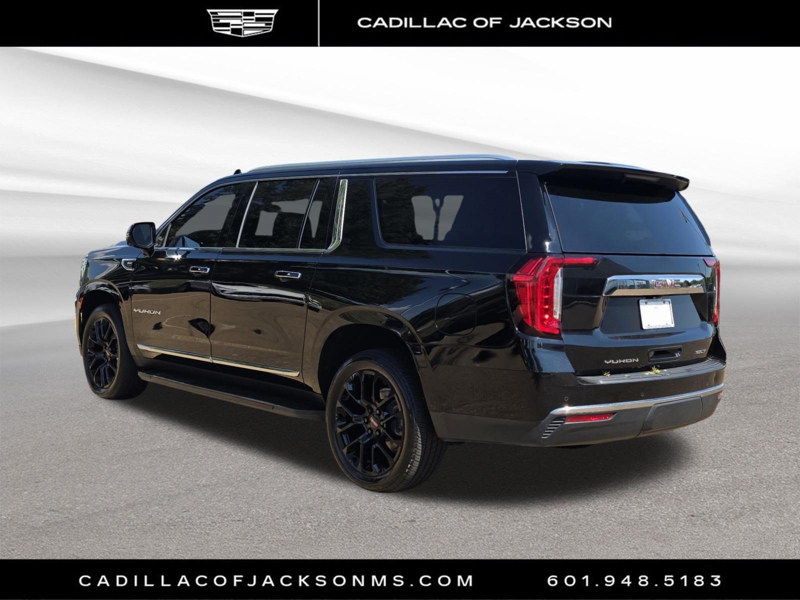 Used 2023 GMC Yukon XL SLT w/ SLT Premium Package RWD image 7
