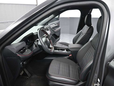 Used 2025 Ford Explorer ST-Line image 11