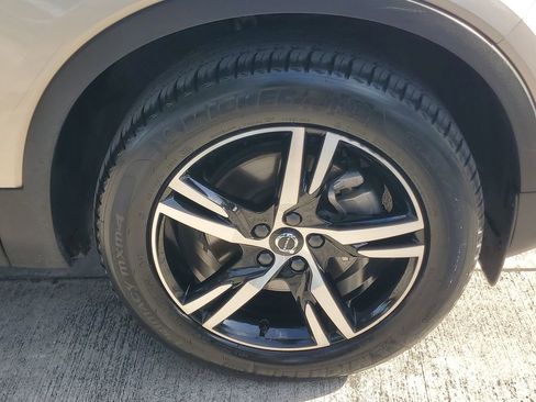 Certified 2023 Volvo XC40 B4 Plus w/ Protection Package FWD image 7
