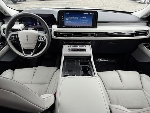 Used 2025 Lincoln Aviator Reserve w/ Equipment Group 201A image 18