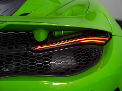 Used 2024 McLaren 750S Spider RWD image 22
