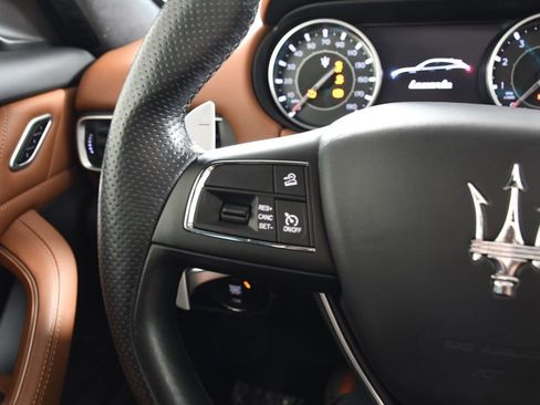 Used 2021 Maserati Levante S image 28