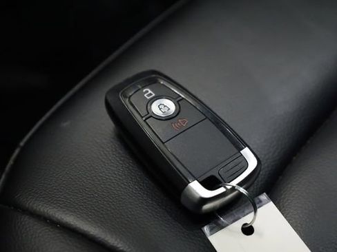 Used 2024 Ford Edge SEL image 29