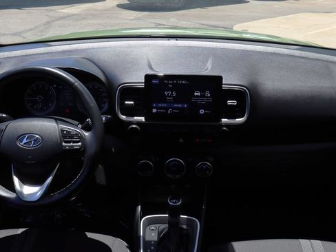 Used 2021 Hyundai Venue SEL FWD image 32