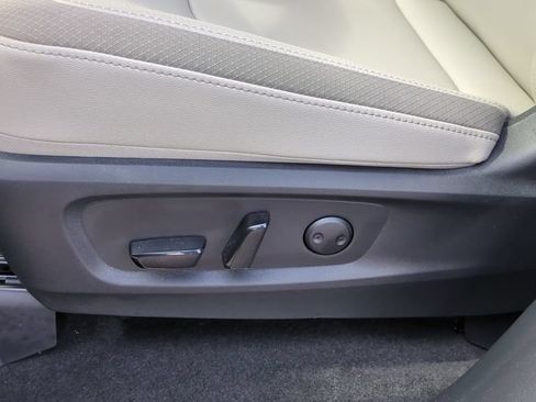 Used 2025 Nissan Pathfinder SL FWD image 12