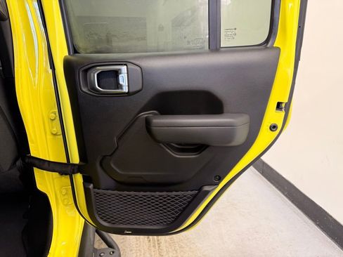 Used 2024 Jeep Wrangler Unlimited image 24