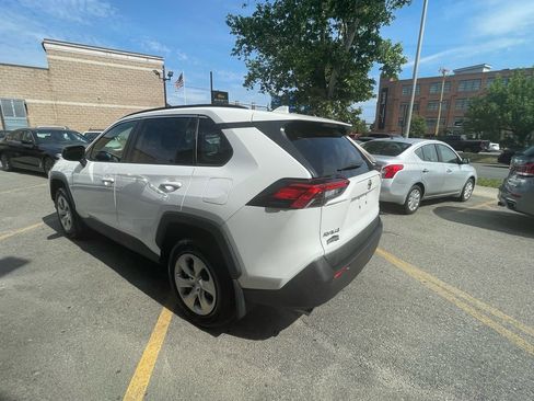 Used 2021 Toyota RAV4 LE AWD/4WD image 5