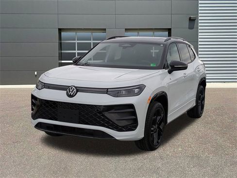 New 2026 Volkswagen Tiguan SE R-Line image 3