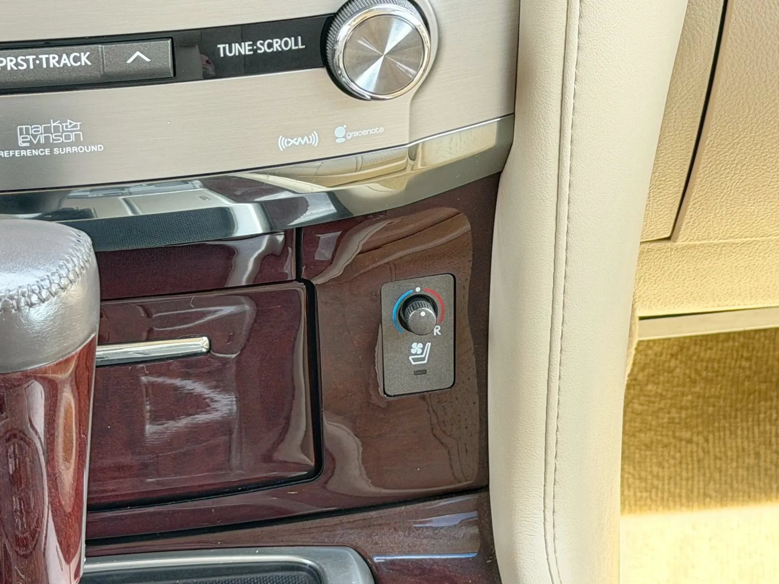 Used 2013 Lexus LX 570 4WD w/ Luxury Pkg image 72