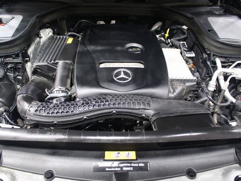Used 2018 Mercedes-Benz GLC 300 4MATIC image 30