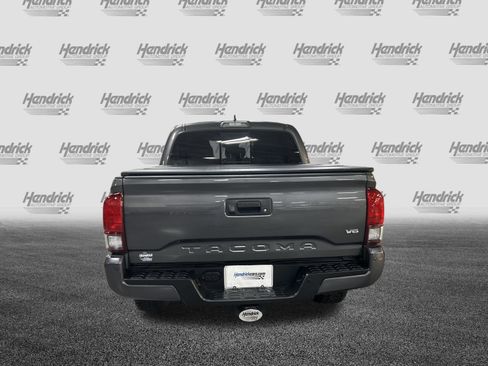 Used 2019 Toyota Tacoma TRD Off-Road w/ Technology Package AWD/4WD image 9