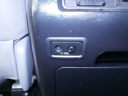 Used 2013 Toyota Sequoia Platinum image 23