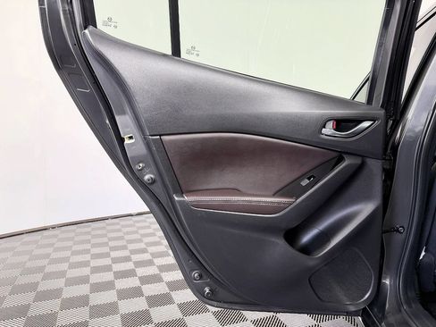 Used 2018 MAZDA MAZDA3 Grand Touring w/ Premium Equipment Package FWD image 35