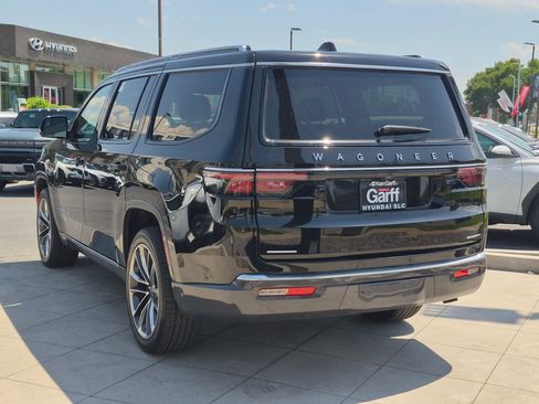 Used 2022 Jeep Wagoneer Series III w/ Premium Group I AWD/4WD image 7