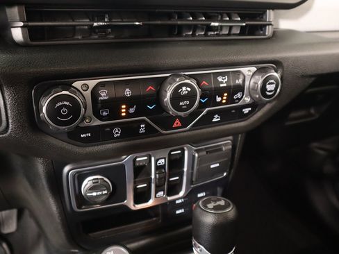 Used 2025 Jeep Wrangler Sport S image 7