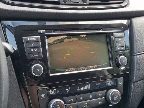 Used 2018 Nissan Rogue SV AWD/4WD image 18