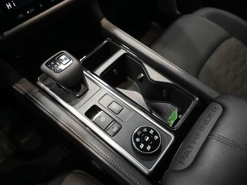 Used 2025 Nissan Pathfinder SV image 19