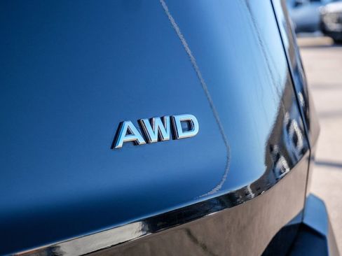 Used 2023 Nissan Rogue S image 11