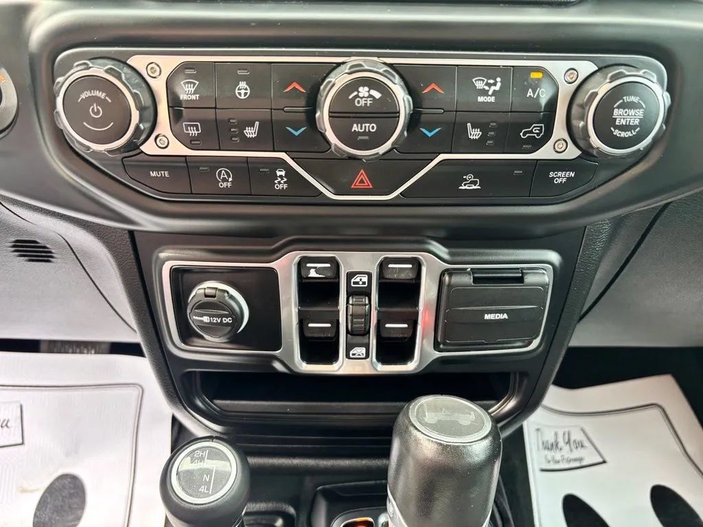 Used 2023 Jeep Wrangler Unlimited Sahara AWD/4WD image 16