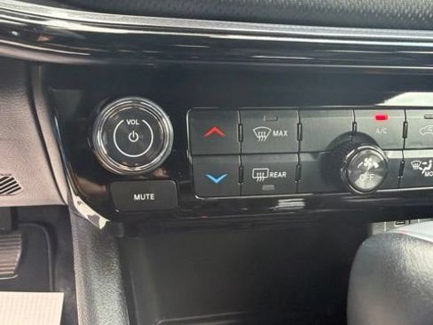 Used 2025 Jeep Compass Latitude w/ Altitude Special Edition AWD/4WD image 29