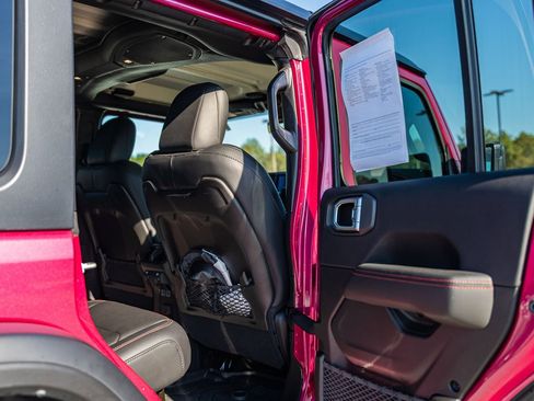 Used 2024 Jeep Wrangler Unlimited Rubicon w/ Technology Group image 13