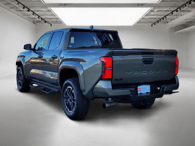 Used 2025 Toyota Tacoma TRD Sport AWD/4WD image 3