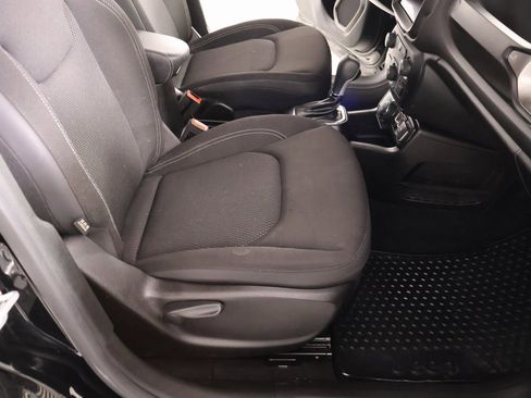 Used 2023 Jeep Renegade Latitude w/ Premium Group image 15