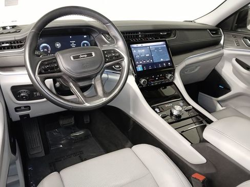 Used 2022 Jeep Grand Cherokee Overland w/ Luxury Tech Group IV AWD/4WD image 10