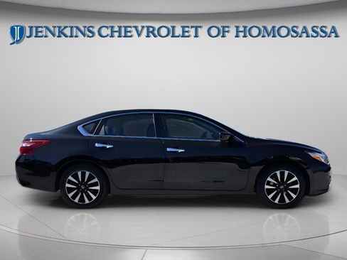 Used 2018 Nissan Altima 2.5 SV FWD image 2