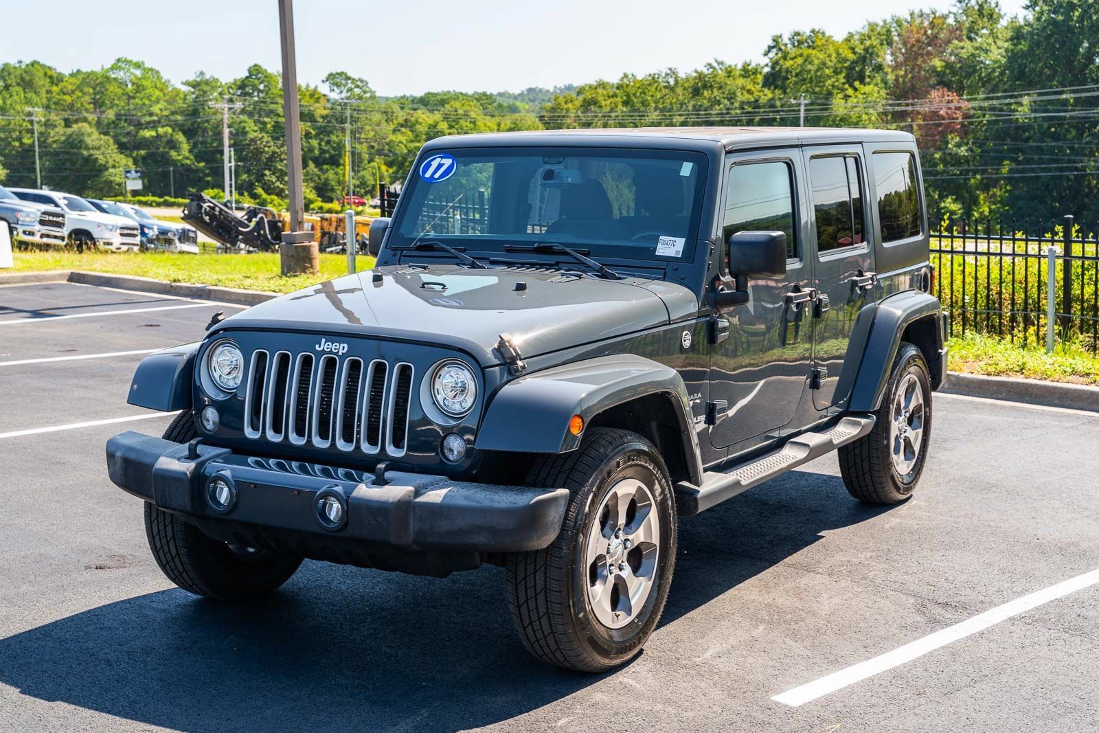 Used 2017 Jeep Wrangler Unlimited Sahara AWD/4WD image 3