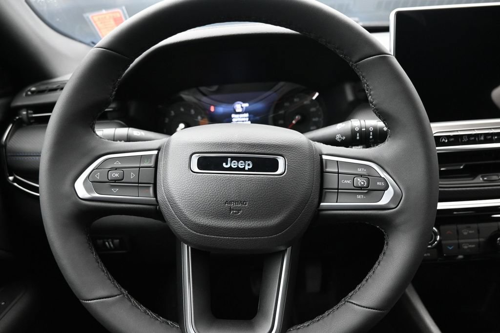 Used 2026 Jeep Compass Latitude AWD/4WD image 4