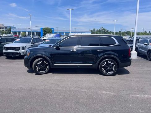 Certified 2025 Kia Telluride S FWD image 7